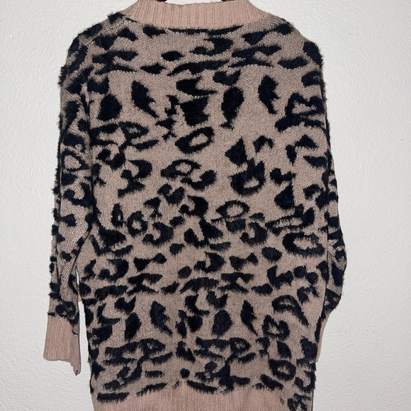 Dreamers by Debut Leopard Cheetah Print Cardigan Sweater - Picture 11 of 12